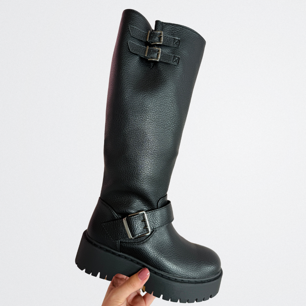 Lara - Robusztus csatos csizmák