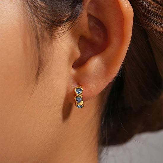 Joycee - Szív alakú fülbevalók cirkóniával